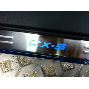 Хромированные накладки для Mazda CX 5 на пороги  с подсветкой (свет голубой, полир. нерж. сталь)