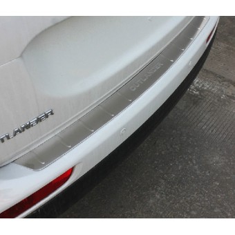 Хромированная накладка для Mitsubishi Outlander на задний бампер с логотипом (полир. нерж. сталь)