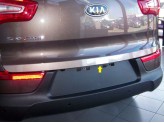 Хромированная накладка для Kia Sportage на нижнюю кромку задней двери полир. нерж. сталь