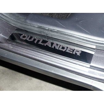 Хромированные накладки для Mitsubishi Outlander на пороги с логотипом (нерж. сталь)
